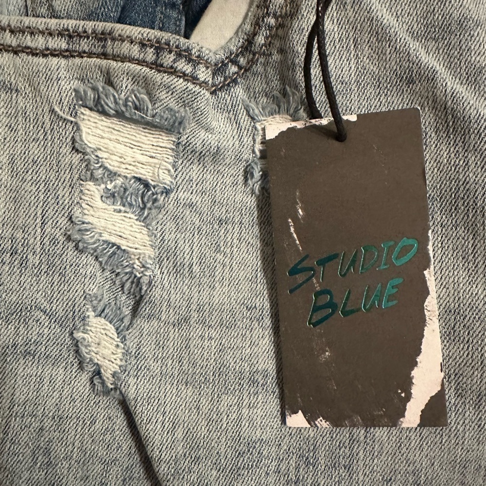 NWT Studio Blue light wash distressed boyfriend jeans - Picture 12 of 12
